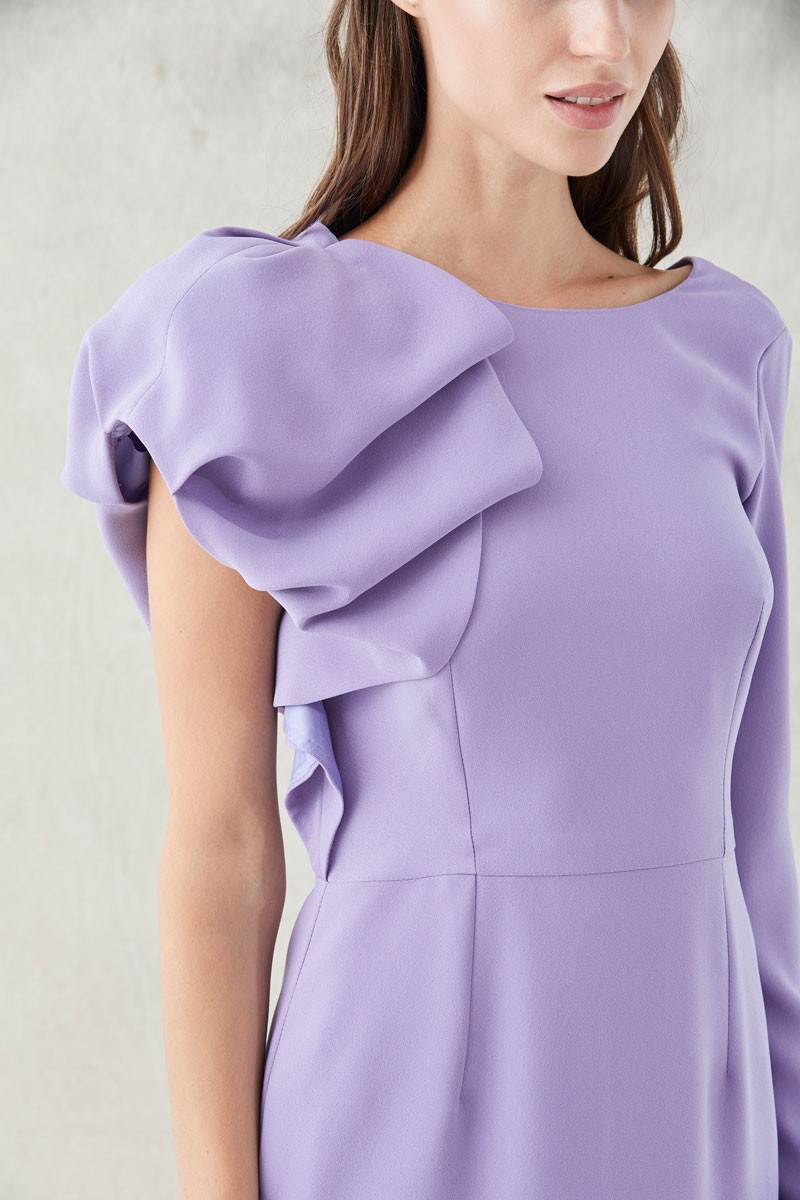 vestidos cortos para invitadas de boda cuerpo asimetrico color lila manga con bollito manga larga eventos fiestas bautizos apparentia