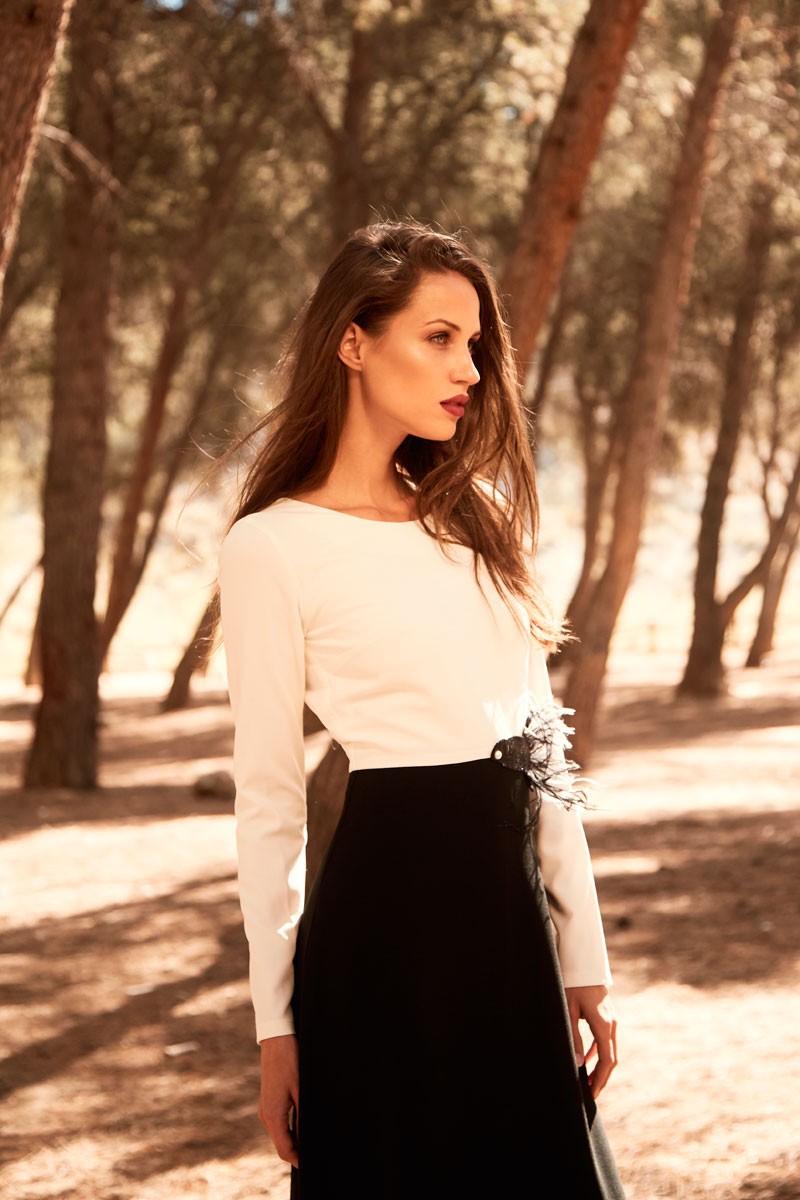 vestido bicolor blanco y negro largo de fiesta con manga larga cuello redondo para invitadas de bodas nochevieja fiestas eventos apparentia