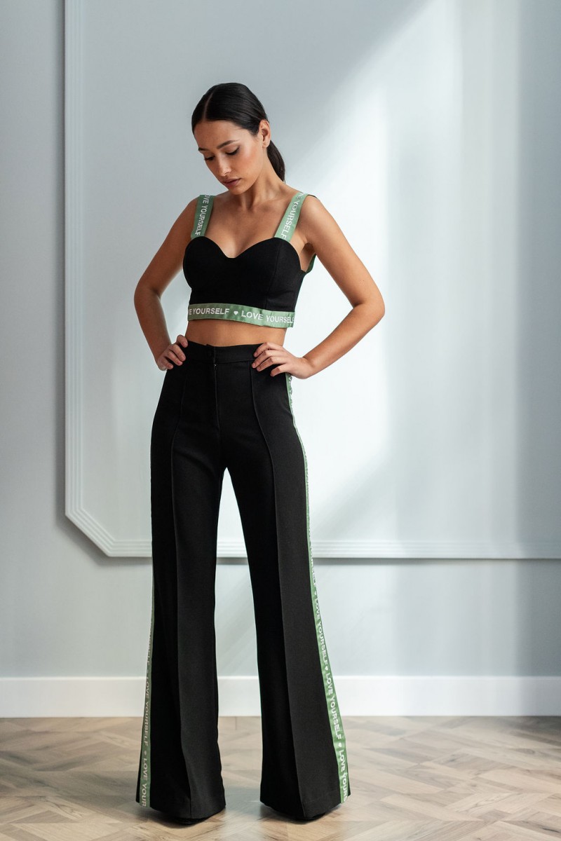 chaqueta americana negra y pantalon pernera ancha eventos fiestas bautizos comuniones bodas ocasiones especiales coctel nochevieja madrina apparentia