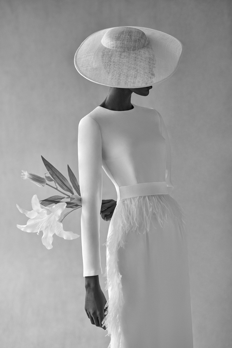 Vestido de novia sencillo de largo midi pluma blanco boda civil de apparentia