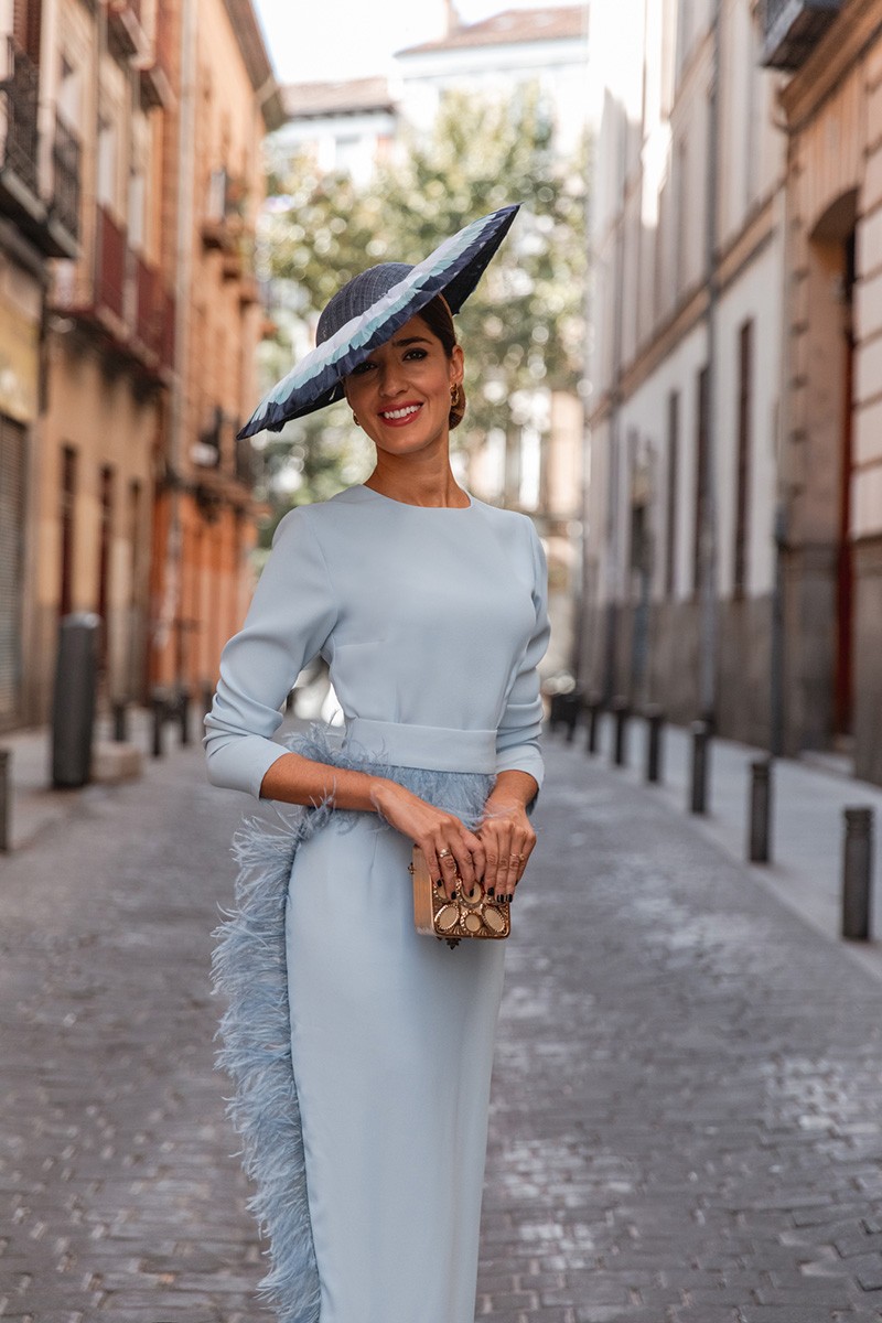 comprar Vestido midi azul con manga larga y pluma en cintura y falda con largo tobillero para invitadas boda, madre de bautizo, comunion