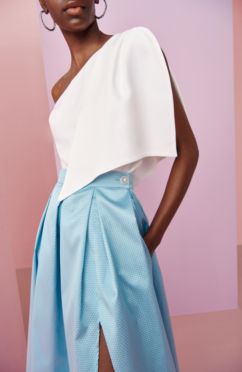 comprar online falda de fiesta larga abullonada con tablas y abertura lateral en jacquard azul claro para invitadas boda de verano, hermana del novio o de la novia.