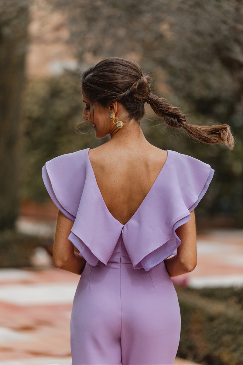 Mono de vestir con volantes en crepe y organza lila con escote en la espalda en pico pantalon ancho para invitadas boda comunion fiesta coctel bautizo de apparentia collection on line