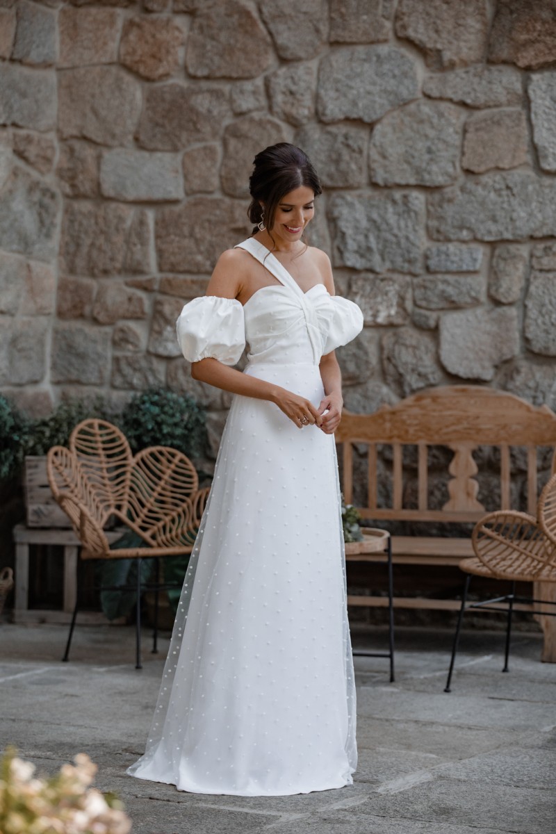 Invitada perfecta con vestido largo blanco para novia civil para novia civil, madre de bautizo o comunion de apparentia