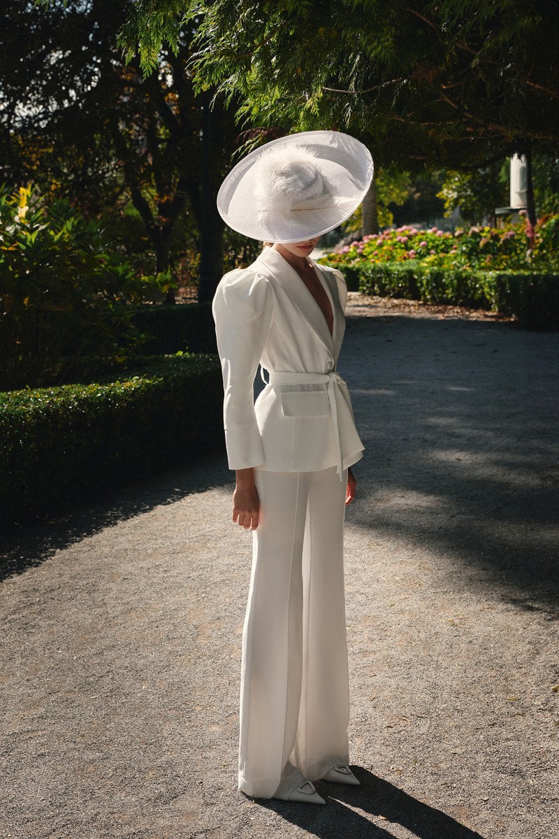 comprar traje de chaqueta y pantalon palazzo en crepe blanco, boda civil, madre de comunion, bautizo, fondo de armario