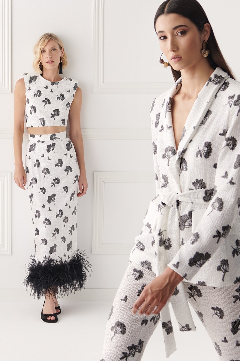 traje chaqueta lentejuelas blanca y negra con cinturon para invitada a evento, fiesta, nochevieja, shoponlne, boda, coctel, apparentia online