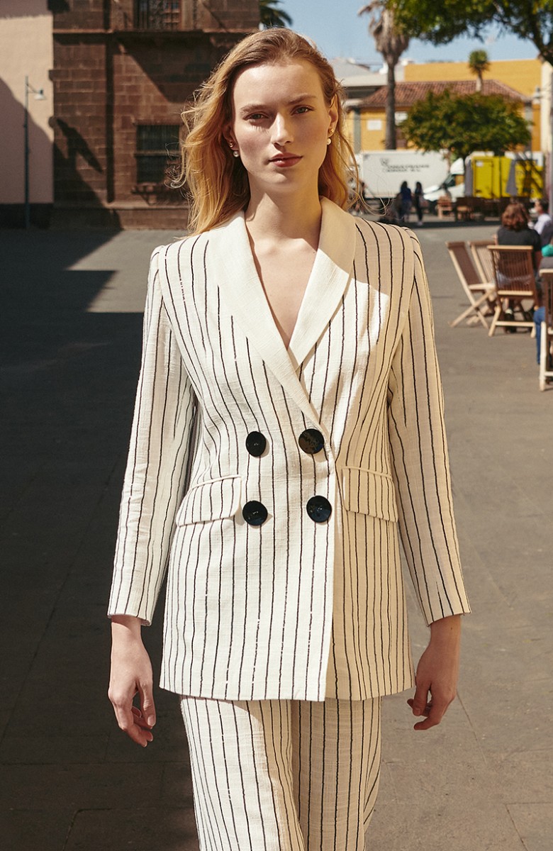 blazer en tejido de lino blanco con rayas de lentejuelas para invitada fiesta, boda, evento, mamá de comunion comprar online