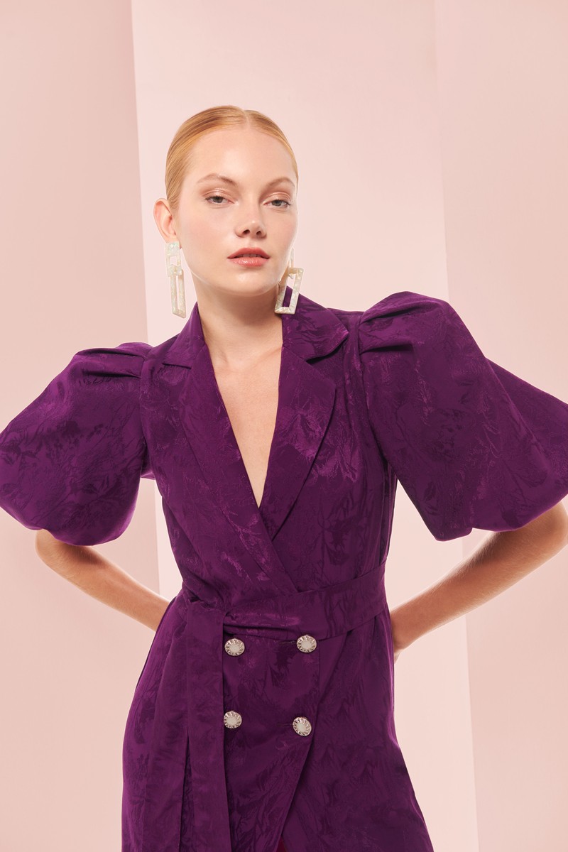 Vestido de fiesta midi con mangas abullonadas morado tornasolado con cuello y solapa , botones forrados y cinturon para invitadas boda, evento, fiesta, coctel, otoño fiesta navidad