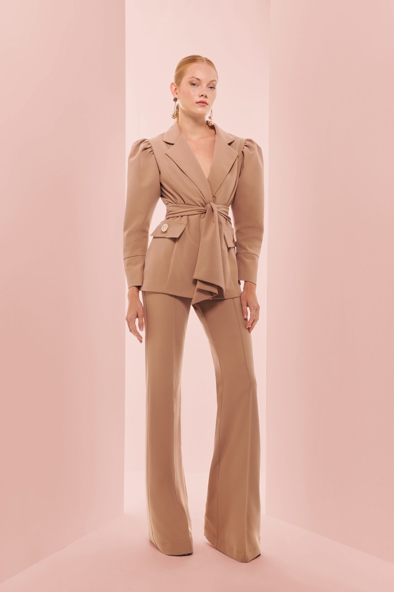 comprar online traje de chaqueta crepe camel con solapa y cuello para boda, invitada, fiesta, celebracion, coctel, mamá de comunion, graduacion