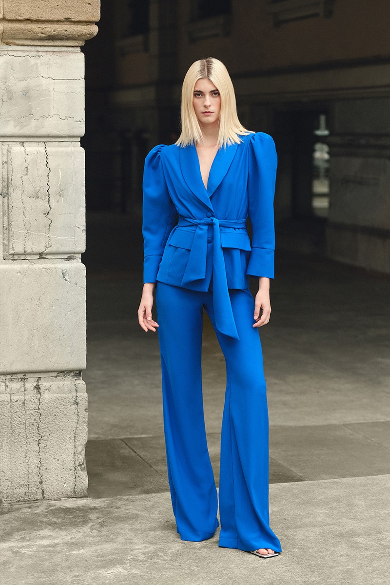americana con Pantalon palazzo de crepe azul klein para invitada de boda, graduación, fiesta, evento, mamá de comunion, bautizo, shop online, compra online
