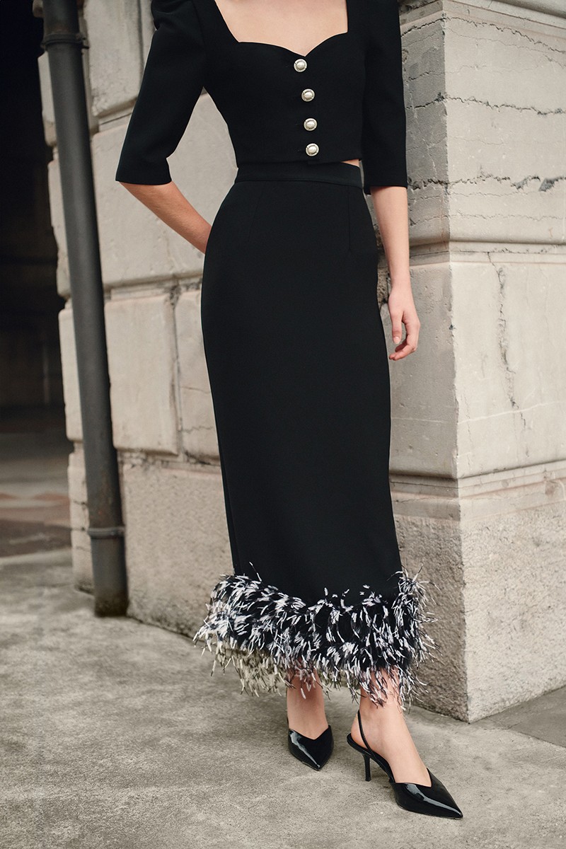Conjunto de falda y top corto negro con manga francesa, escote corazon y botones joya para invitada boda invierno, evento, comunion, fiesta, navidad, shoponline