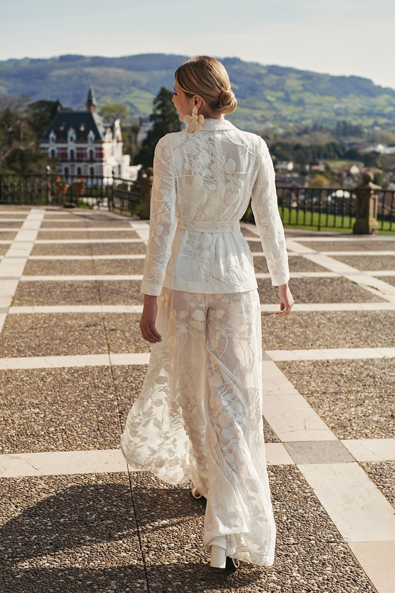 traje con falda/pantalon falda de gasa bordada blanca para invitada evento, novia civil, fiesta blanca, ibicenca, bohochic