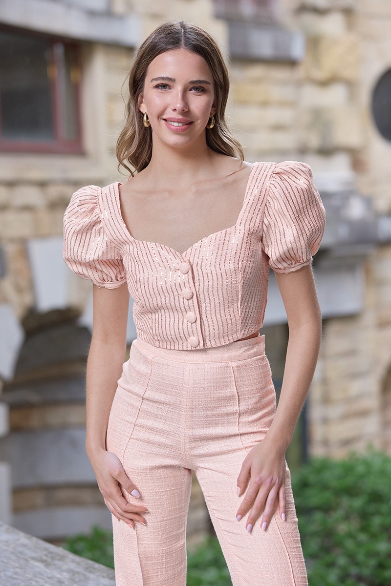 top en chanel rosa con lentejuelas , escote en corazón y botones forrados para mamá de comunión, invitada de comunión, invitada de boda, mamá de bautizo, invitada de bautizo, evento